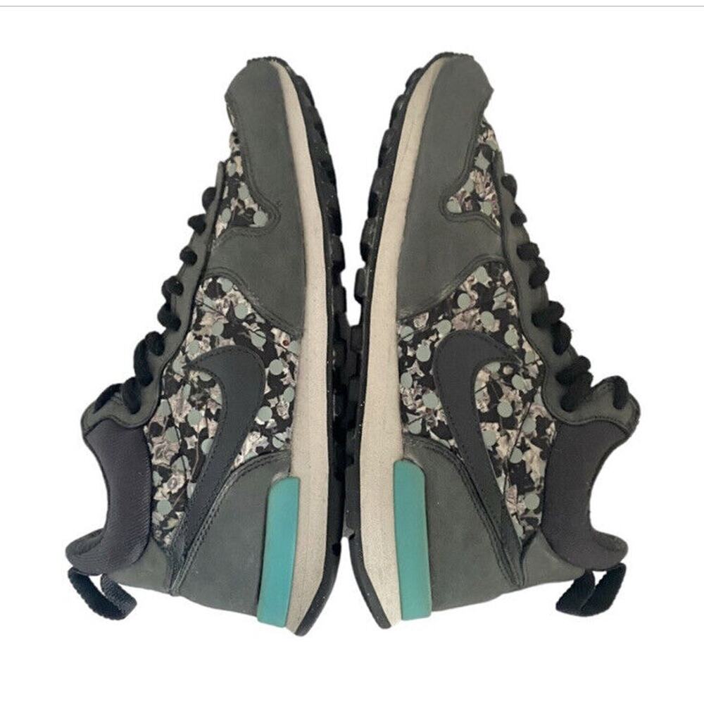 NIKE Liberty of London US 6 Internationalist Mid Sneaker Belmont 704846-200